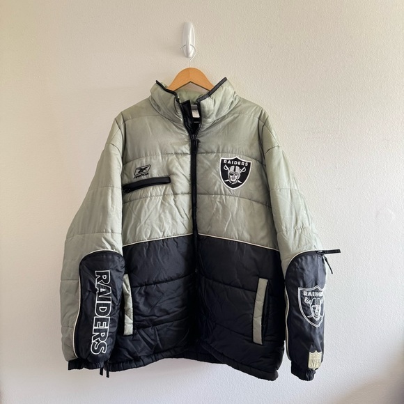 Vintage Reebok NFL Oakland Raiders Puffer Men’s Jacket  Size XL Sleeve Pockets - Picture 2 of 12